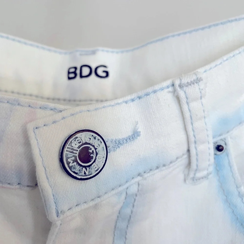 Urban Outfitters BGD Twig ankle white jeans 30/29 w/light blue High rise